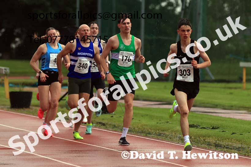 The Jimmy Hedley 800 metres on a very wet Wednesday evening, May 29th, NEGP 2, Monkton Stadium.  Photo: David T. Hewitson/Sports for All Pics